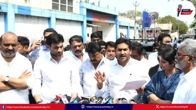 ys-jagan-vallabhaneni-vamsi-jail-visit