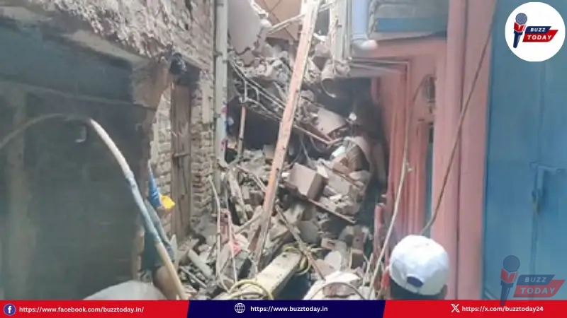delhi-building-collapse