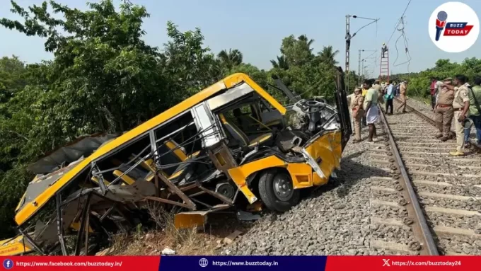 train-hits-school-van-tamilnadu